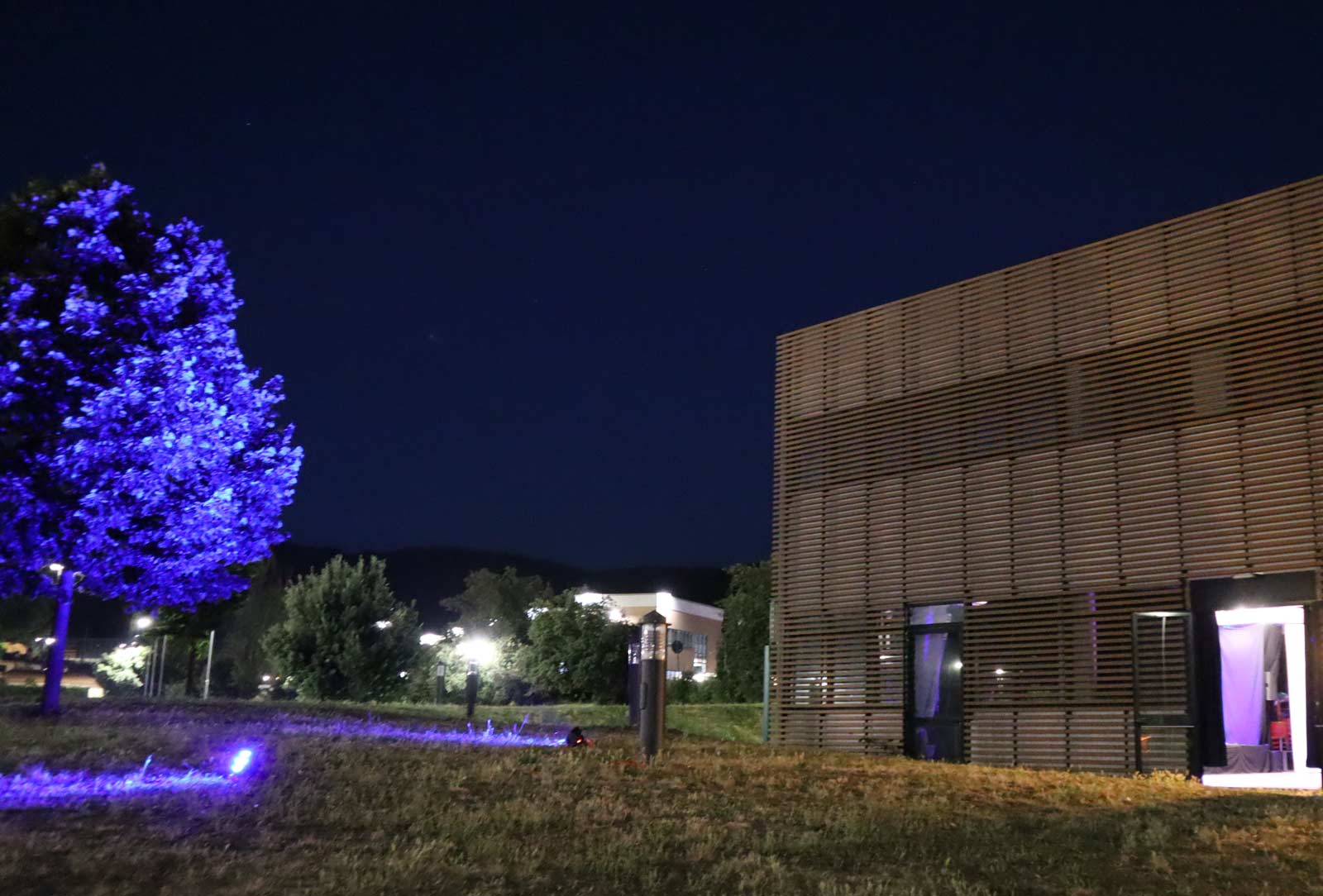 Officina-esterno-notte